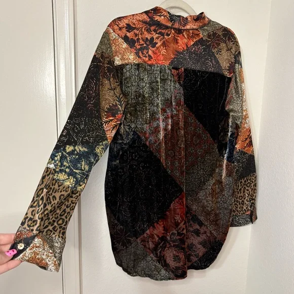 Johnny Was Cheetah Mabel Silk Printed Blouse with Velvet Back size small - Picture 9 of 14